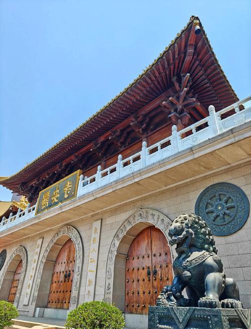 上海静安寺:闹市中的奢华佛堂